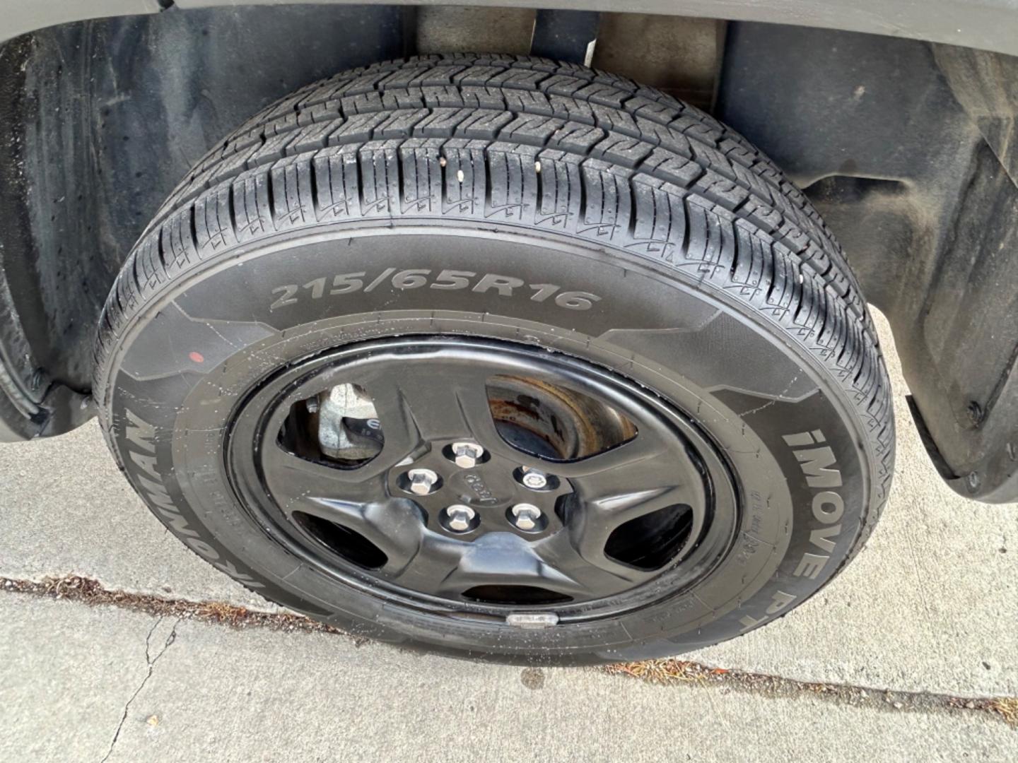 2021 Silver /Black Jeep Renegade Sport (ZACNJDAB5MP) with an 2.4L I4 engine, Automatic transmission, located at 3030 CY Ave, Casper, WY, 82604, (307) 265-3830, 42.827816, -106.357483 - Has the comfort for daily driving, but has the off road capabilities! Great fuel economy, and low miles! We have financing available for all credit situations. Lets see what it would take to get you into something reliable! - Photo#6